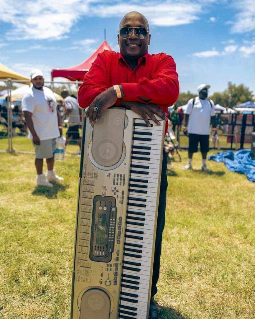Melvin Davis Keyboards & Vocalist